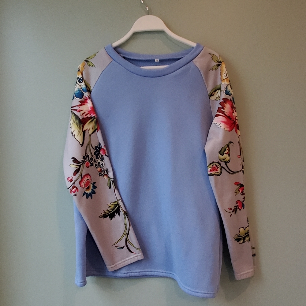 Floral sleeved sweatshirt